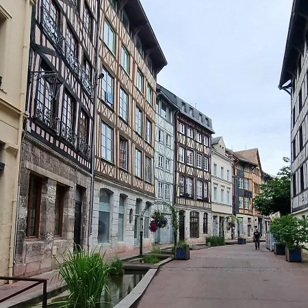 Le Romantique Jacuzzi Centre *