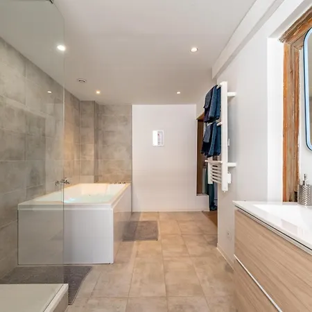 Le Romantique Jacuzzi Centre Apartament *