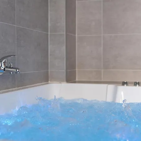 Le Romantique Jacuzzi Centre Appartement *
