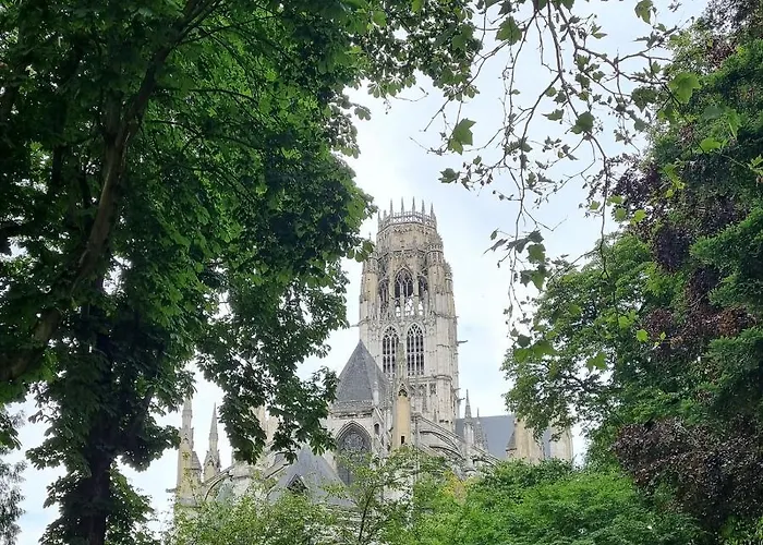 Le Romantique Jacuzzi Centre Apartment
