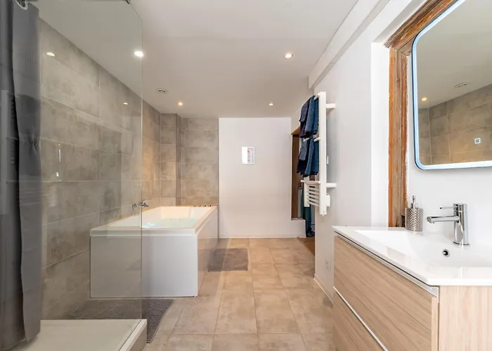 Le Romantique Jacuzzi Centre Apartamento *