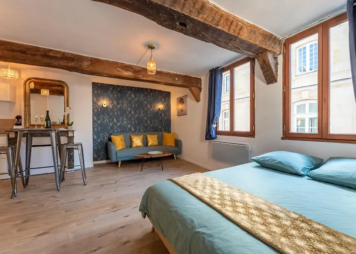 Le Romantique Jacuzzi Centre Apartment *